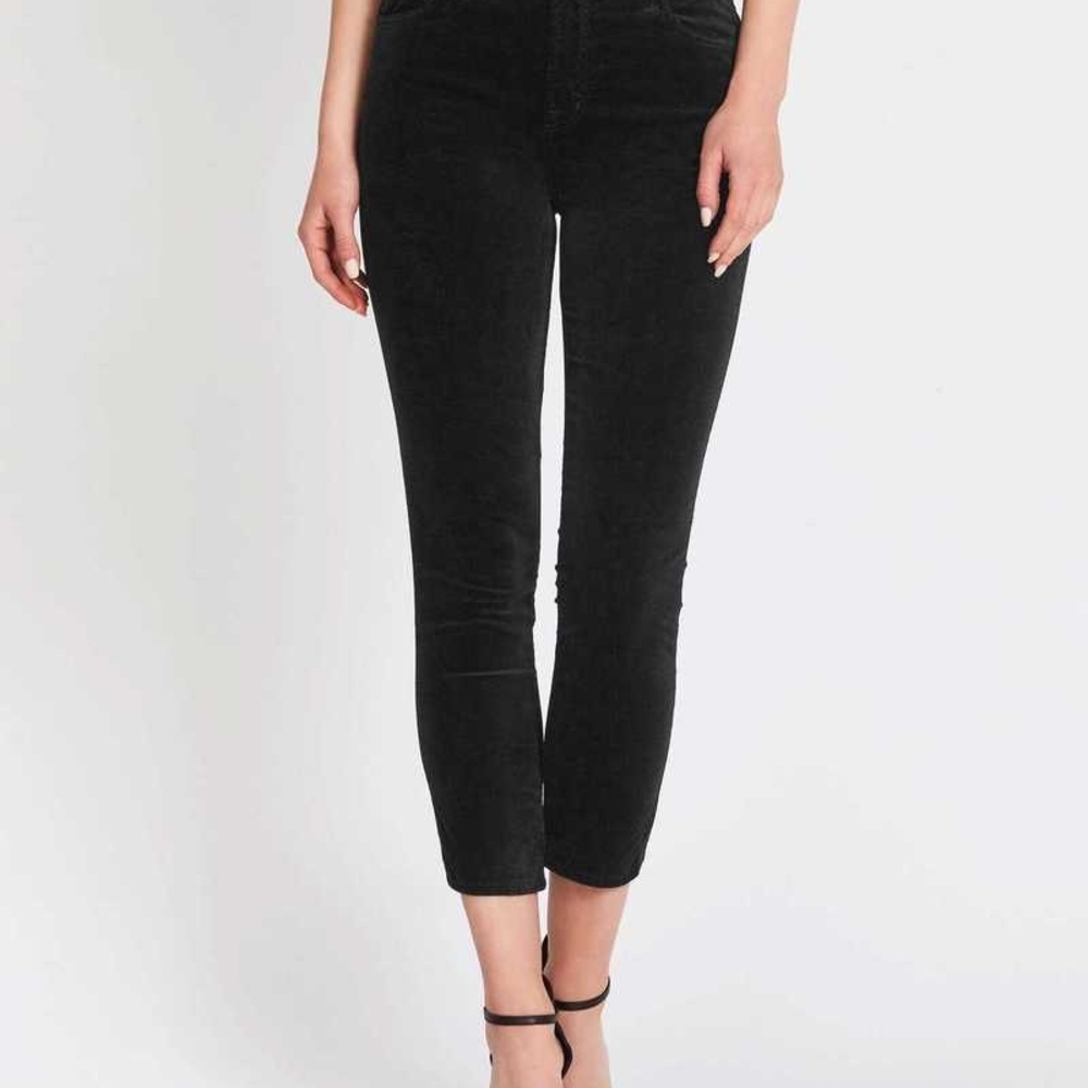 **Like New** J Brand Black Mid Rise Crop Skinny Jeans. Size 29